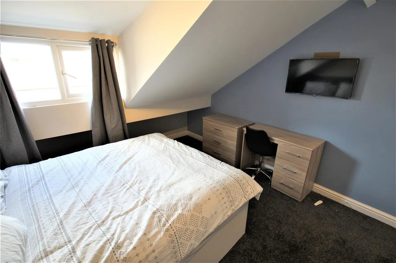 Cross Chapel Street, Headingley, LS6, photo 12