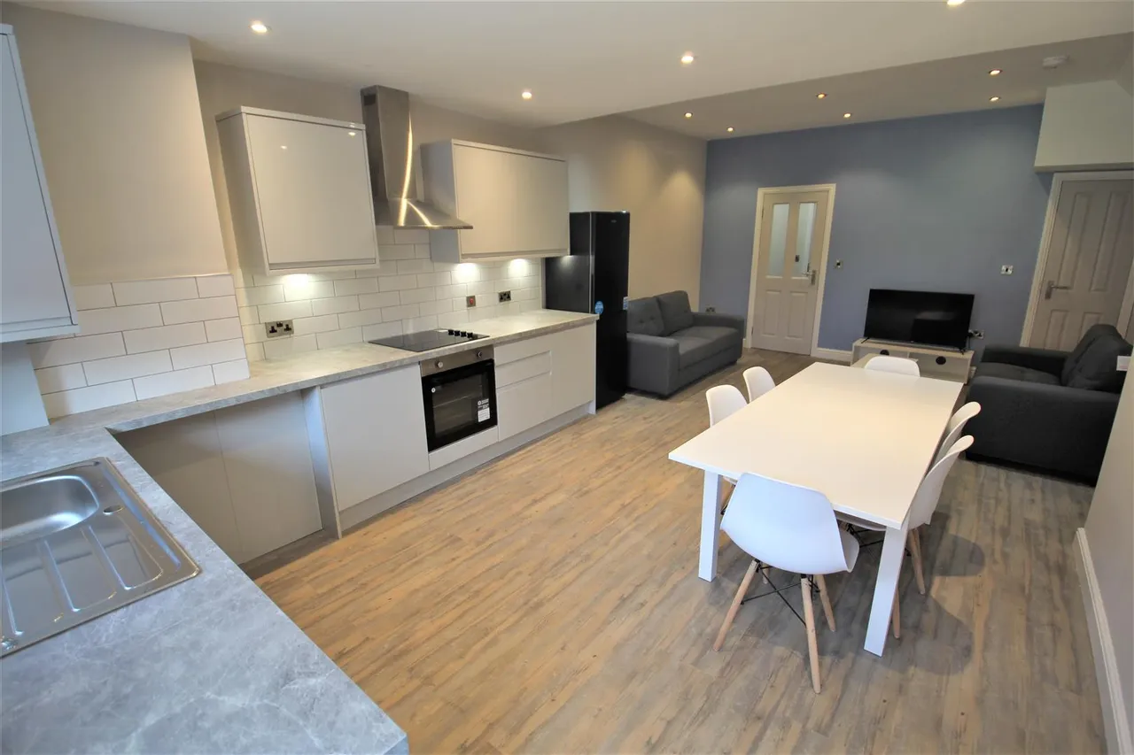 5 bed house to rent, Cross Chapel Street, Headingley, LS6