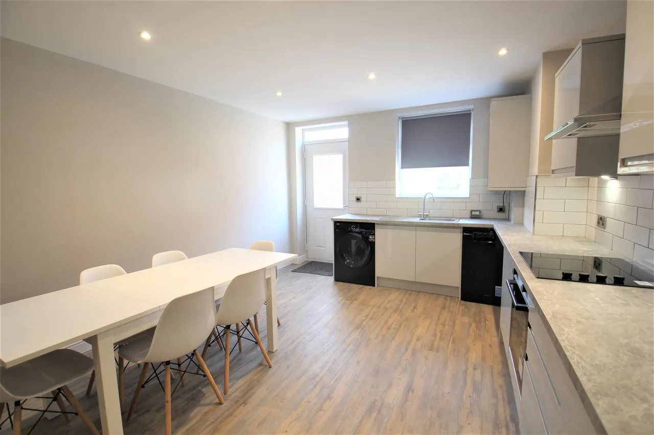 Cross Chapel Street, Headingley, LS6, photo 14