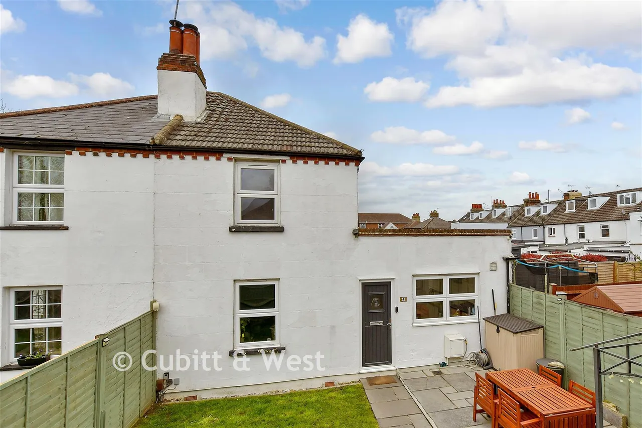 3 bed house for sale, Kingston Road, Leatherhead, KT22