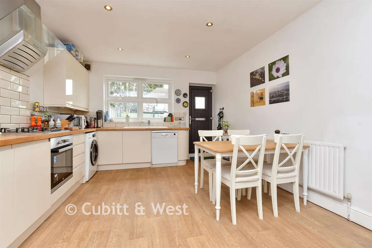 Kingston Road, Leatherhead, KT22, photo 2