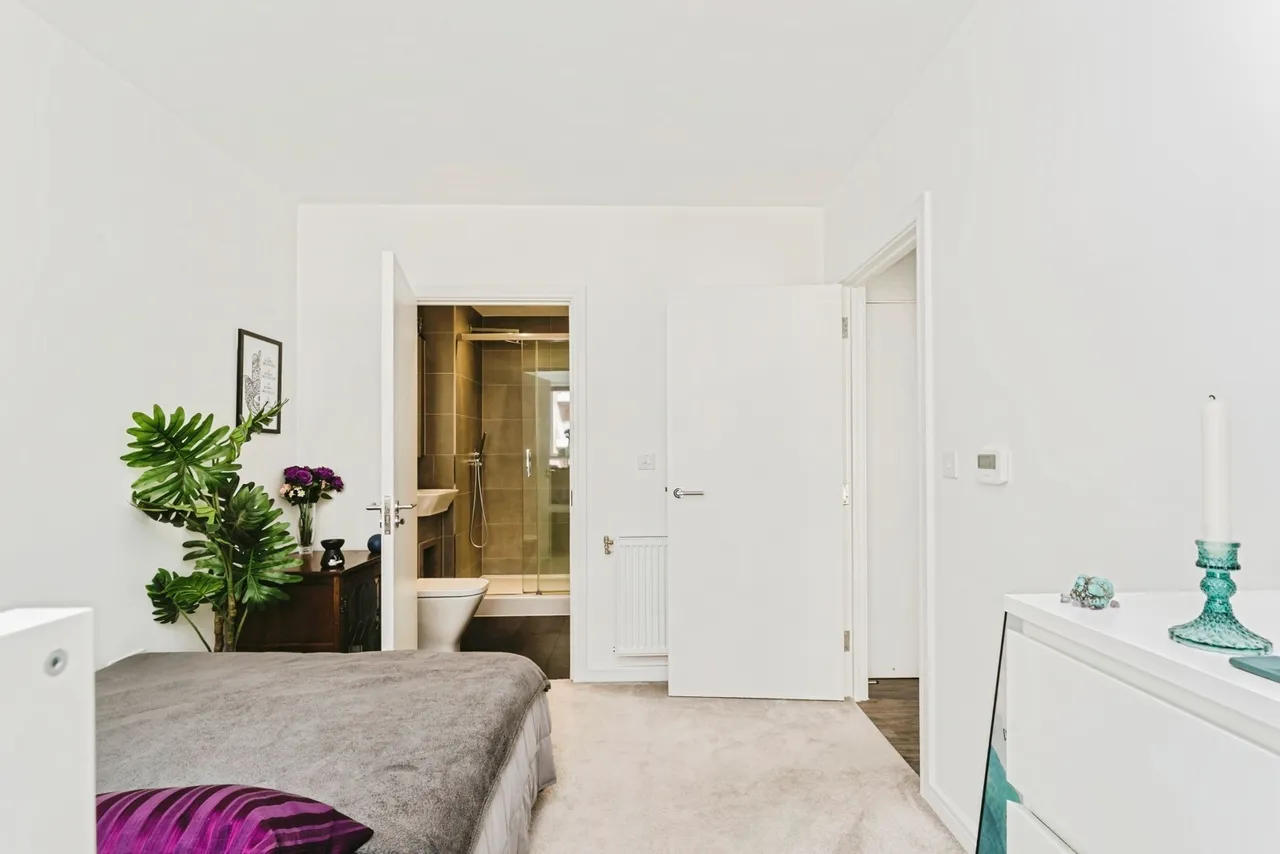 Clarkson Crescent, London, E17, photo 14