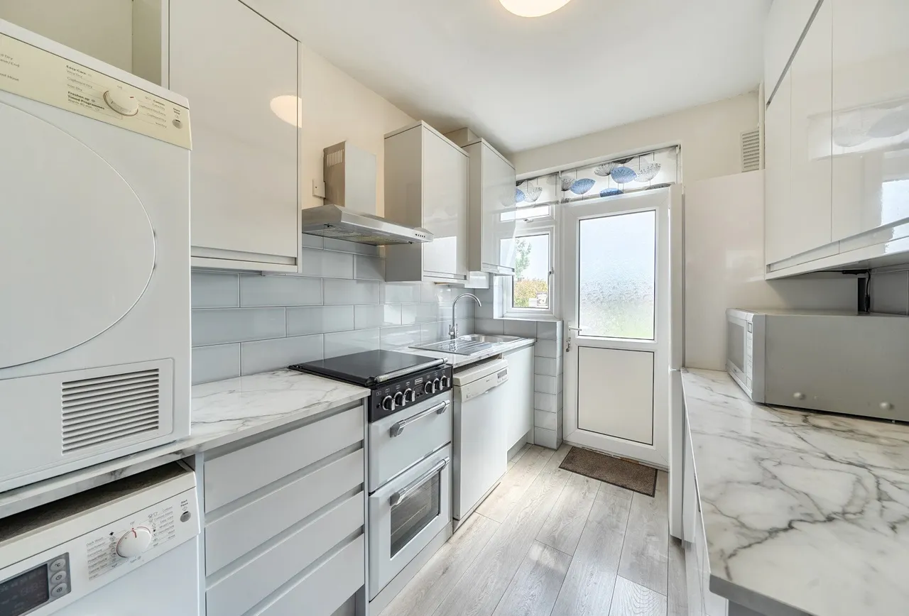 Holden Avenue, London, NW9 8HR, photo 4