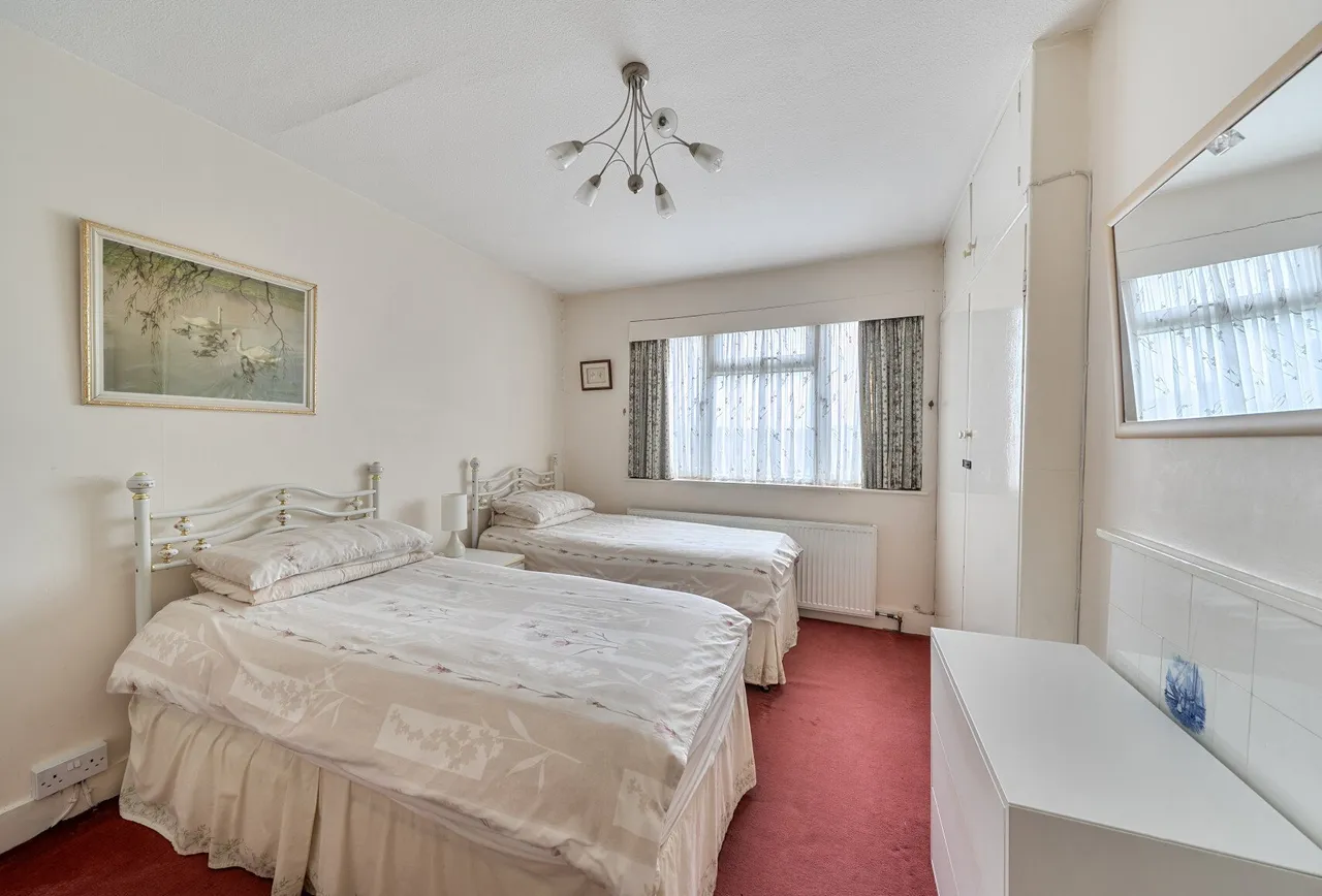 Holden Avenue, London, NW9 8HR, photo 7