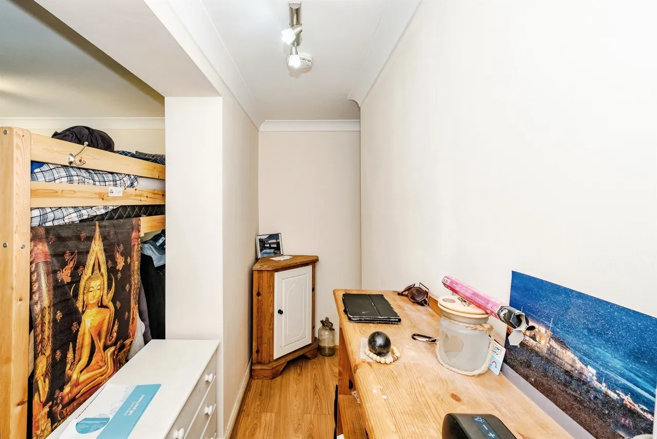Farncombe Road, Worthing, photo 9