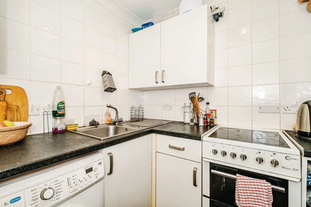 Farncombe Road, Worthing, photo 6