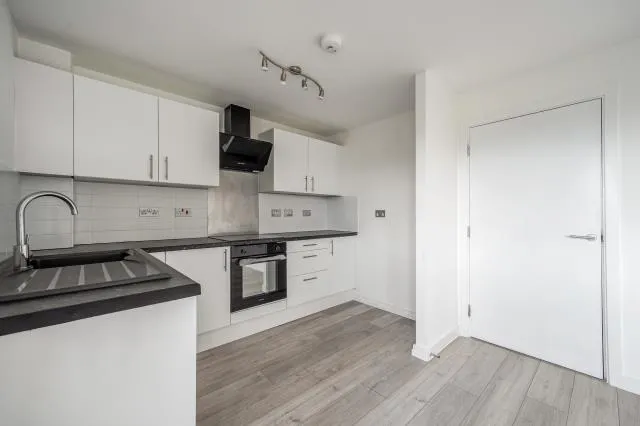 Bath Road, Slough, SL1, photo 12