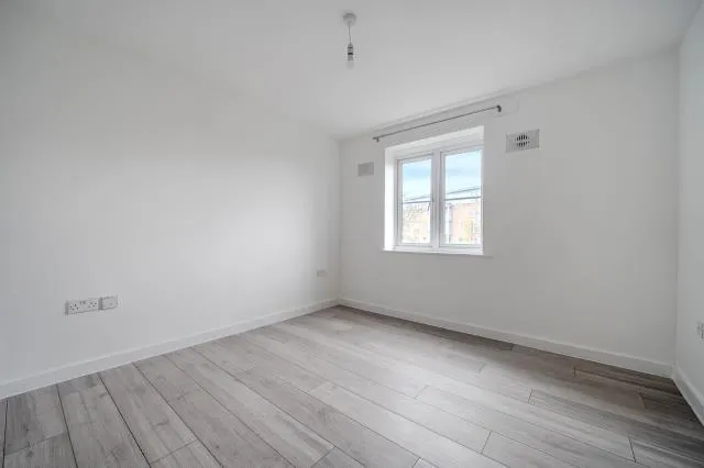 Bath Road, Slough, SL1, photo 6