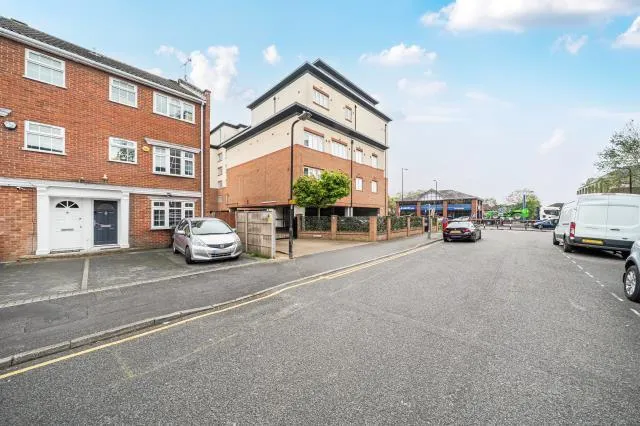 Bath Road, Slough, SL1, photo 20