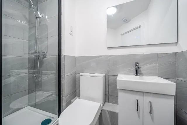 Bath Road, Slough, SL1, photo 17