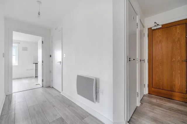 Bath Road, Slough, SL1, photo 15