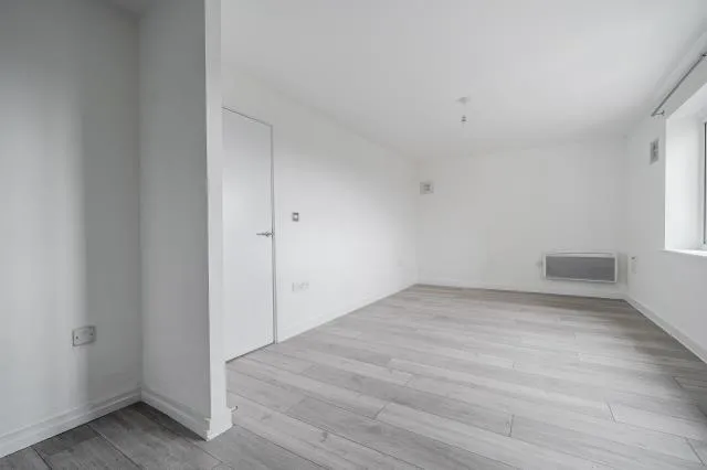 Bath Road, Slough, SL1, photo 13