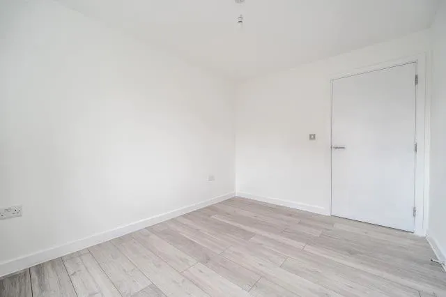 Bath Road, Slough, SL1, photo 9