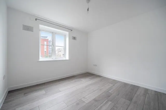 Bath Road, Slough, SL1, photo 5