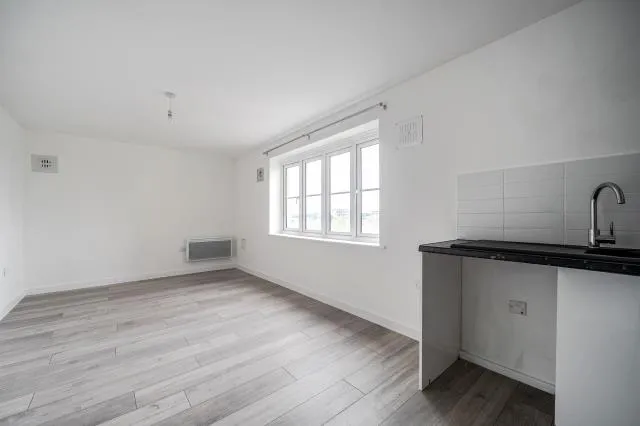 Bath Road, Slough, SL1, photo 11
