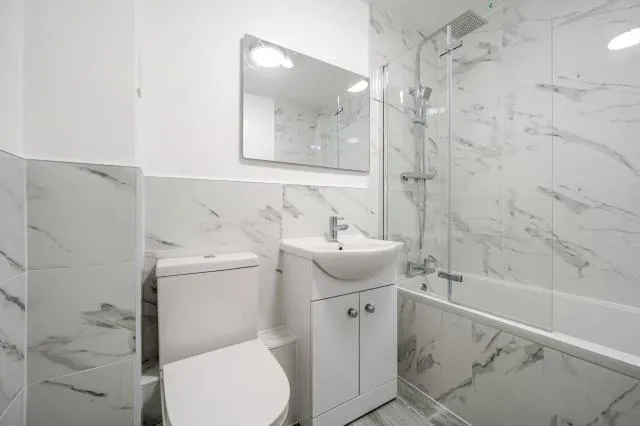 Bath Road, Slough, SL1, photo 16