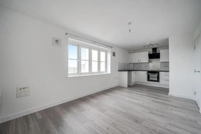 Bath Road, Slough, SL1, photo 8
