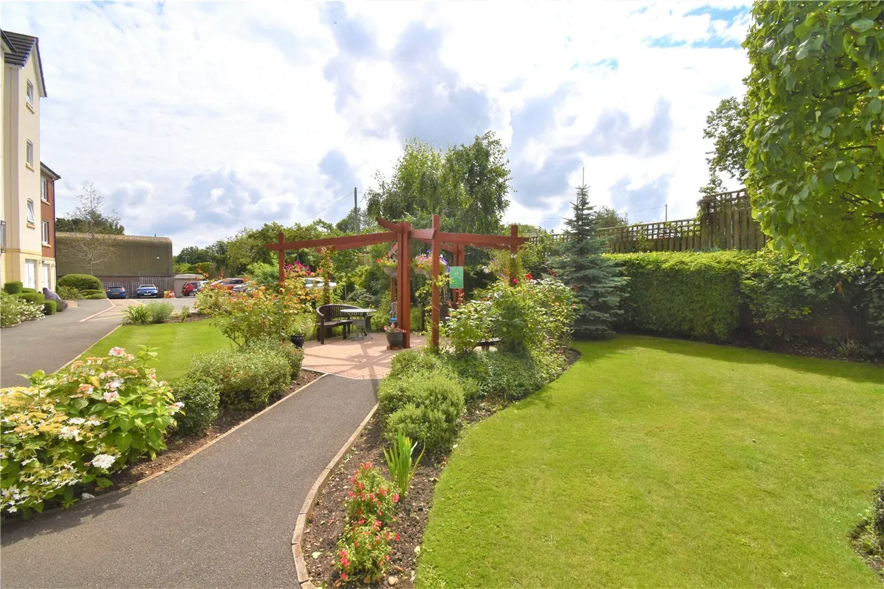 Windsor Way, Aldershot, Hampshire, GU11 1HZ, photo 3
