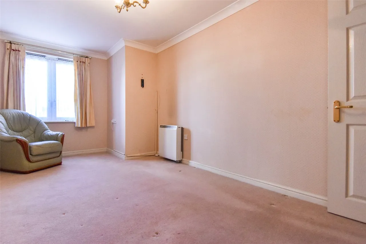 Windsor Way, Aldershot, Hampshire, GU11 1HZ, photo 5