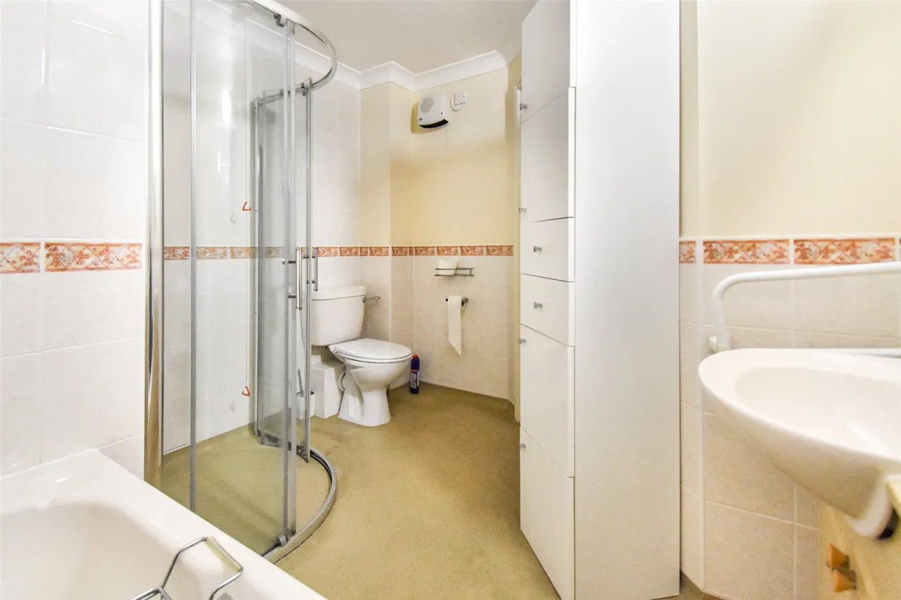 Windsor Way, Aldershot, Hampshire, GU11 1HZ, photo 4