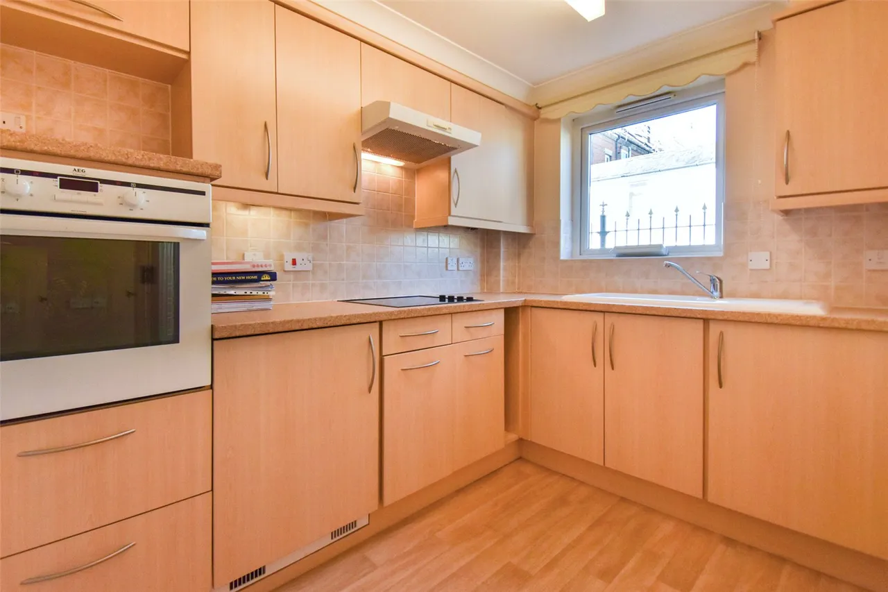 Windsor Way, Aldershot, Hampshire, GU11 1HZ, photo 10