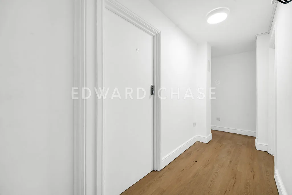 High Road, Ilford, IG1, photo 6