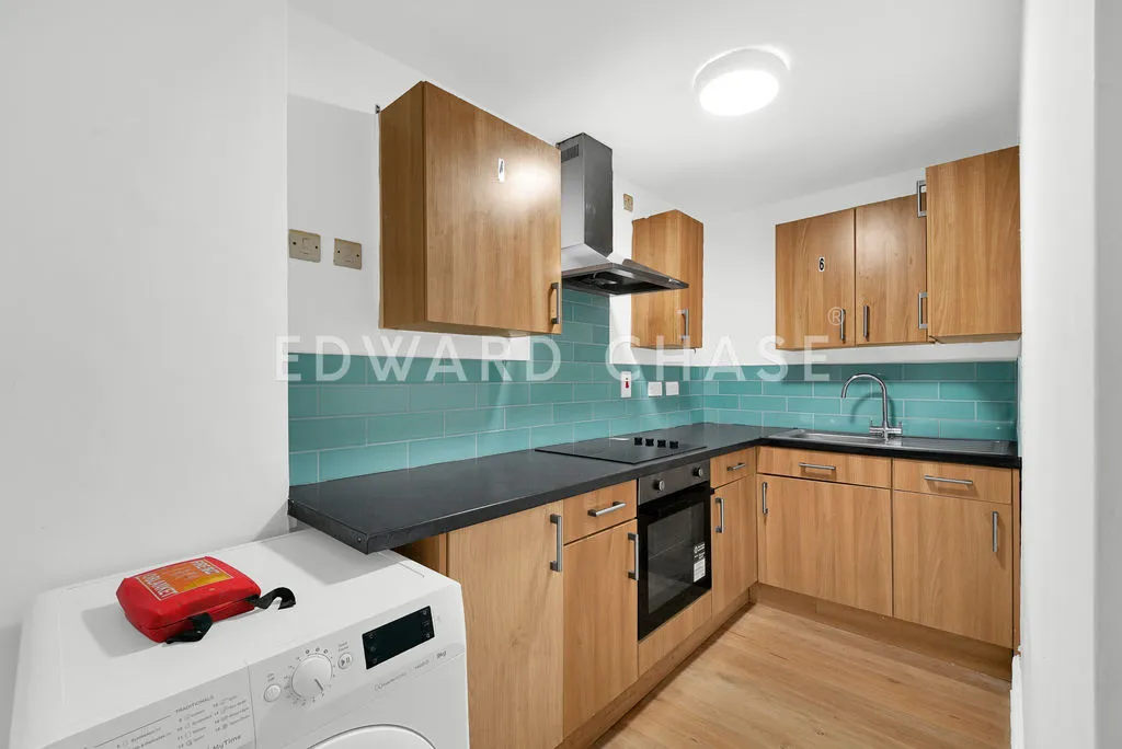 High Road, Ilford, IG1, photo 4