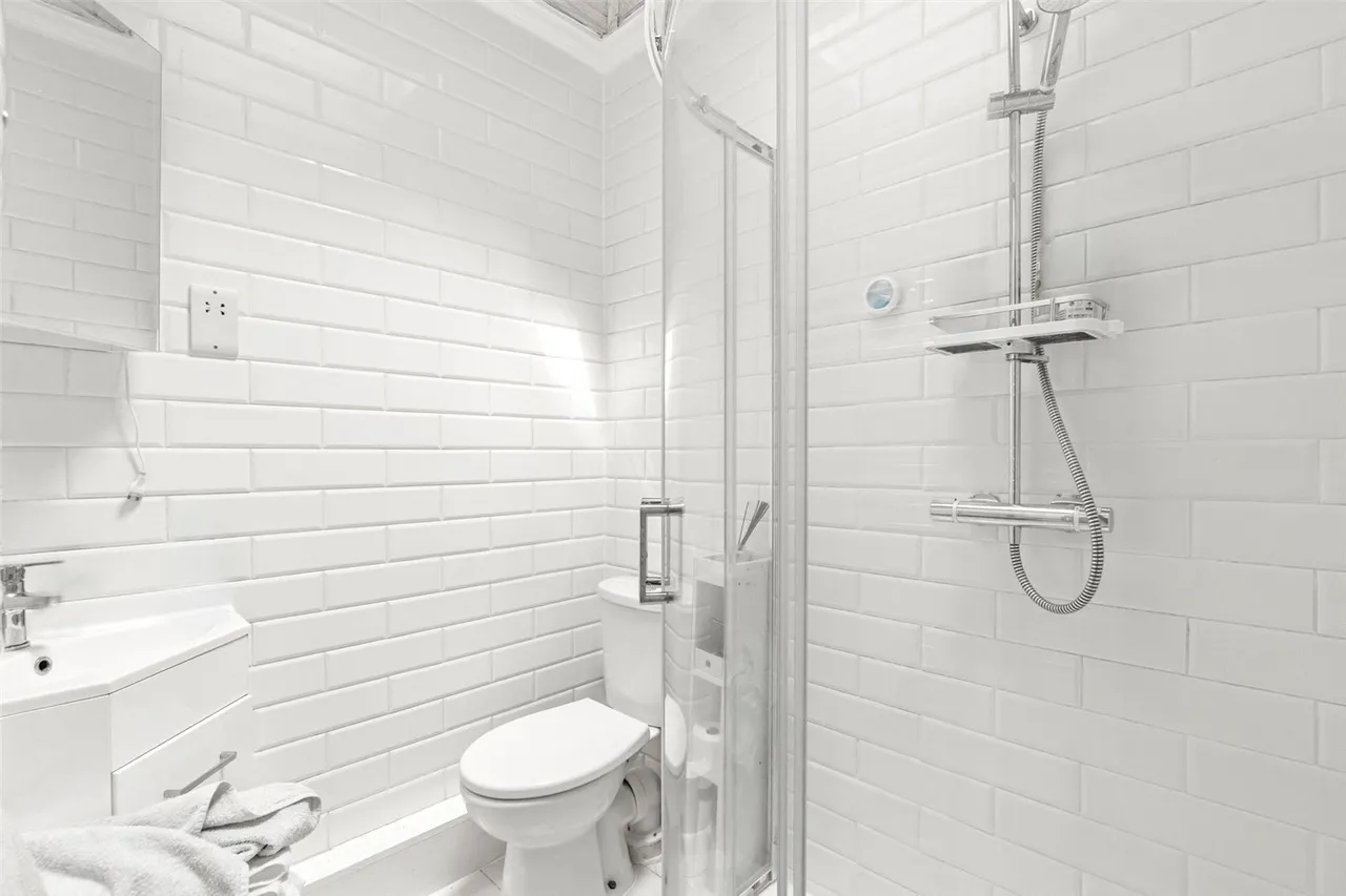 Willow Way, Sunbury, TW16 6BT, photo 9