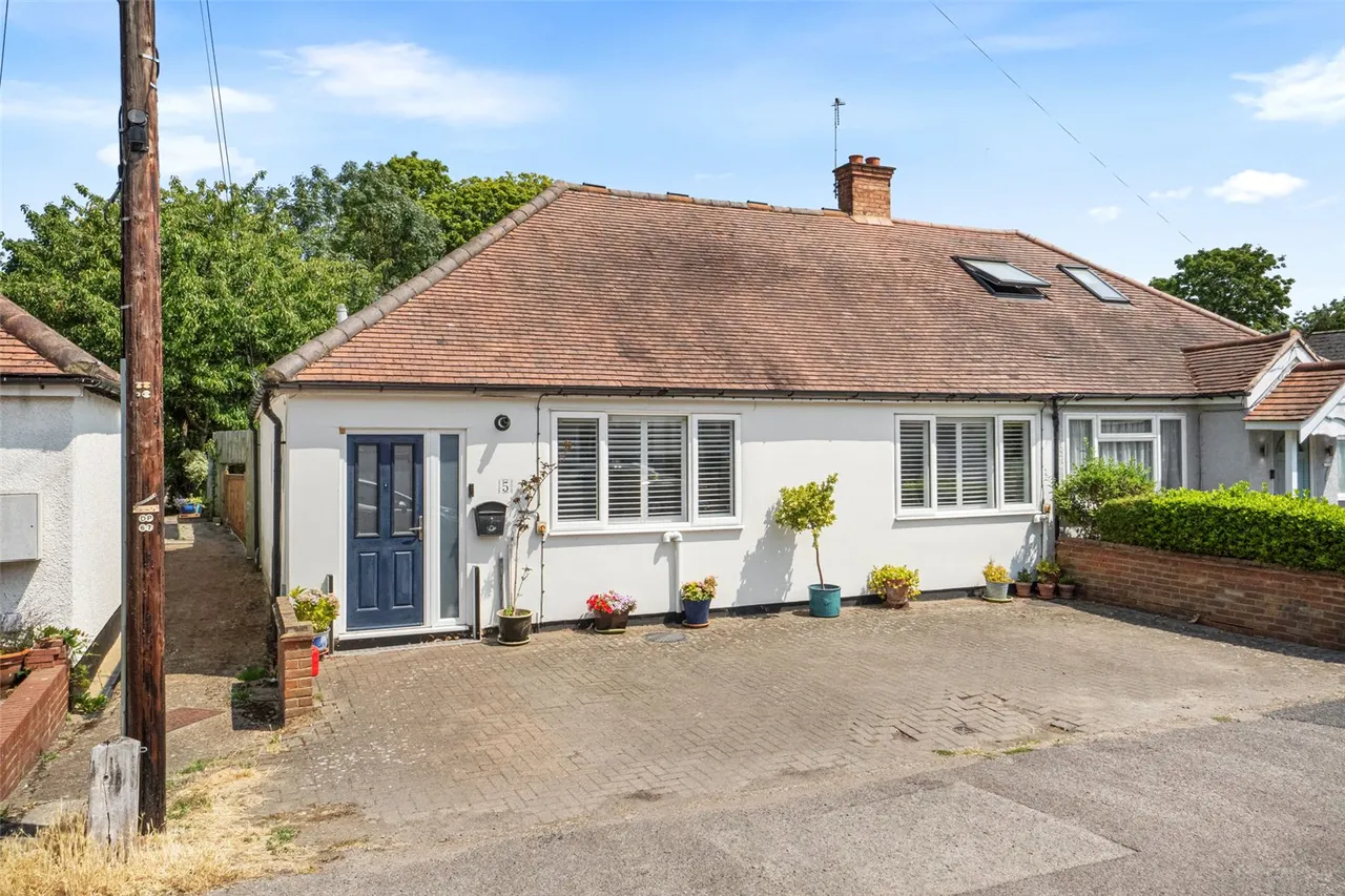3 bed house for sale — Willow Way, Sunbury, TW16 6BT