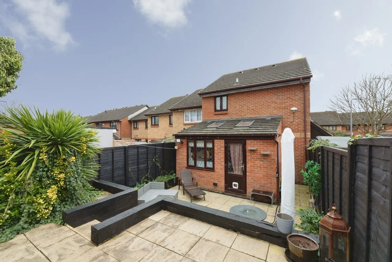 Bernards Close, ILFORD, Essex, IG6, photo 21