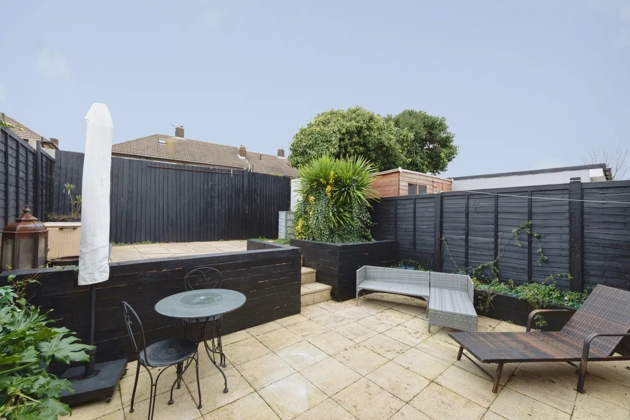 Bernards Close, ILFORD, Essex, IG6, photo 20