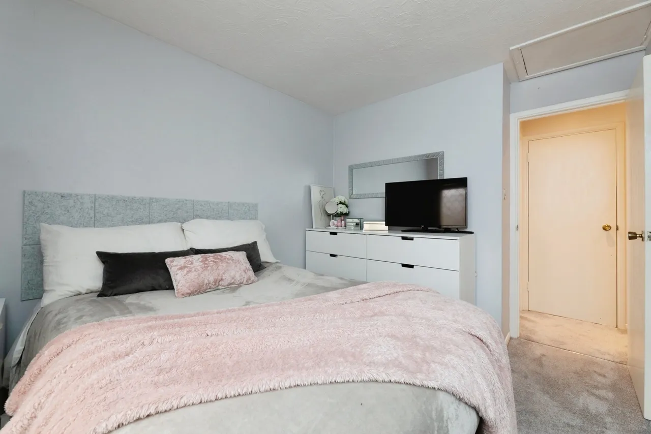 Bernards Close, ILFORD, Essex, IG6, photo 11