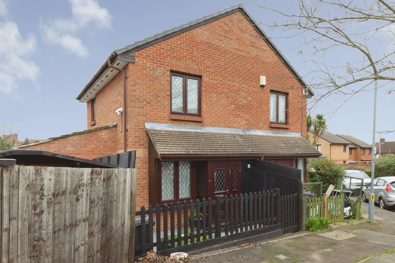 Bernards Close, ILFORD, Essex, IG6, photo 22