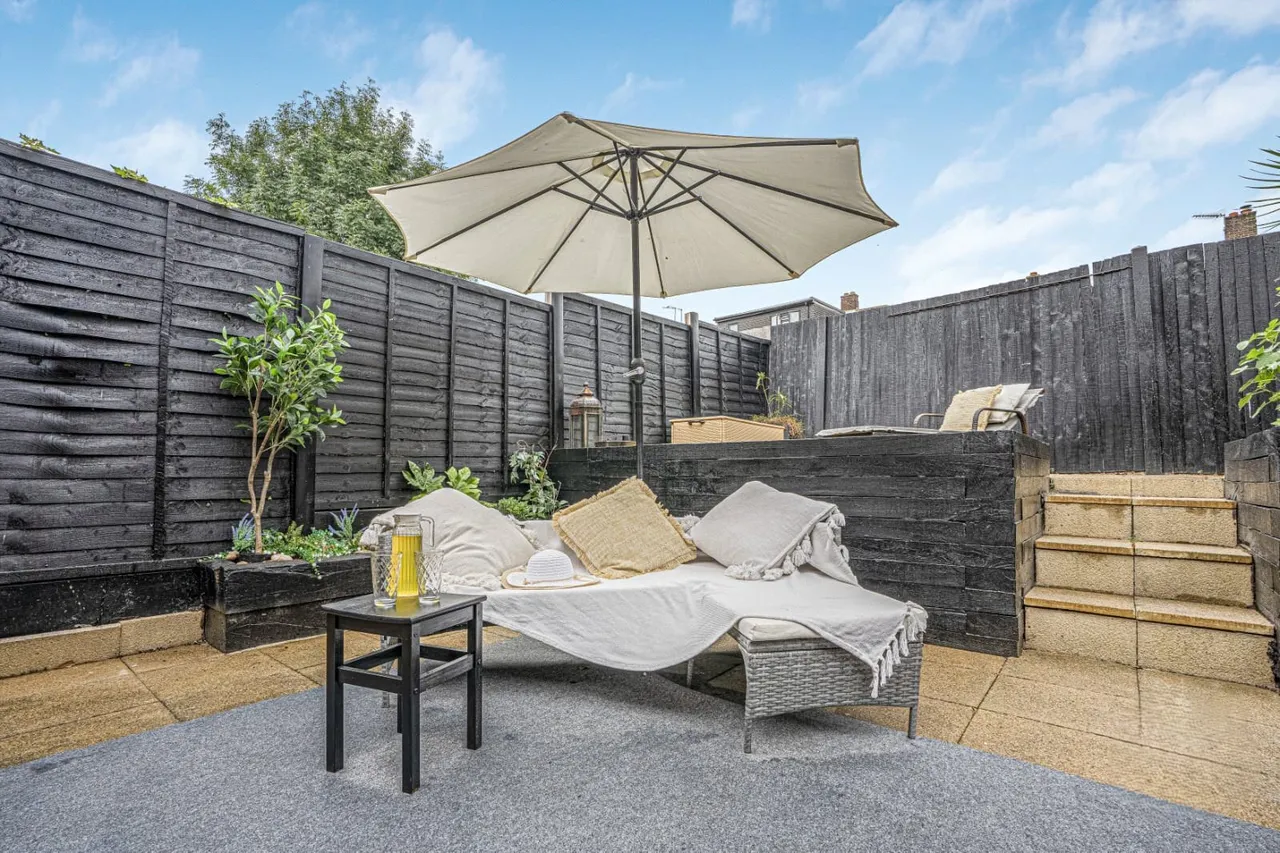 Bernards Close, ILFORD, Essex, IG6, photo 17