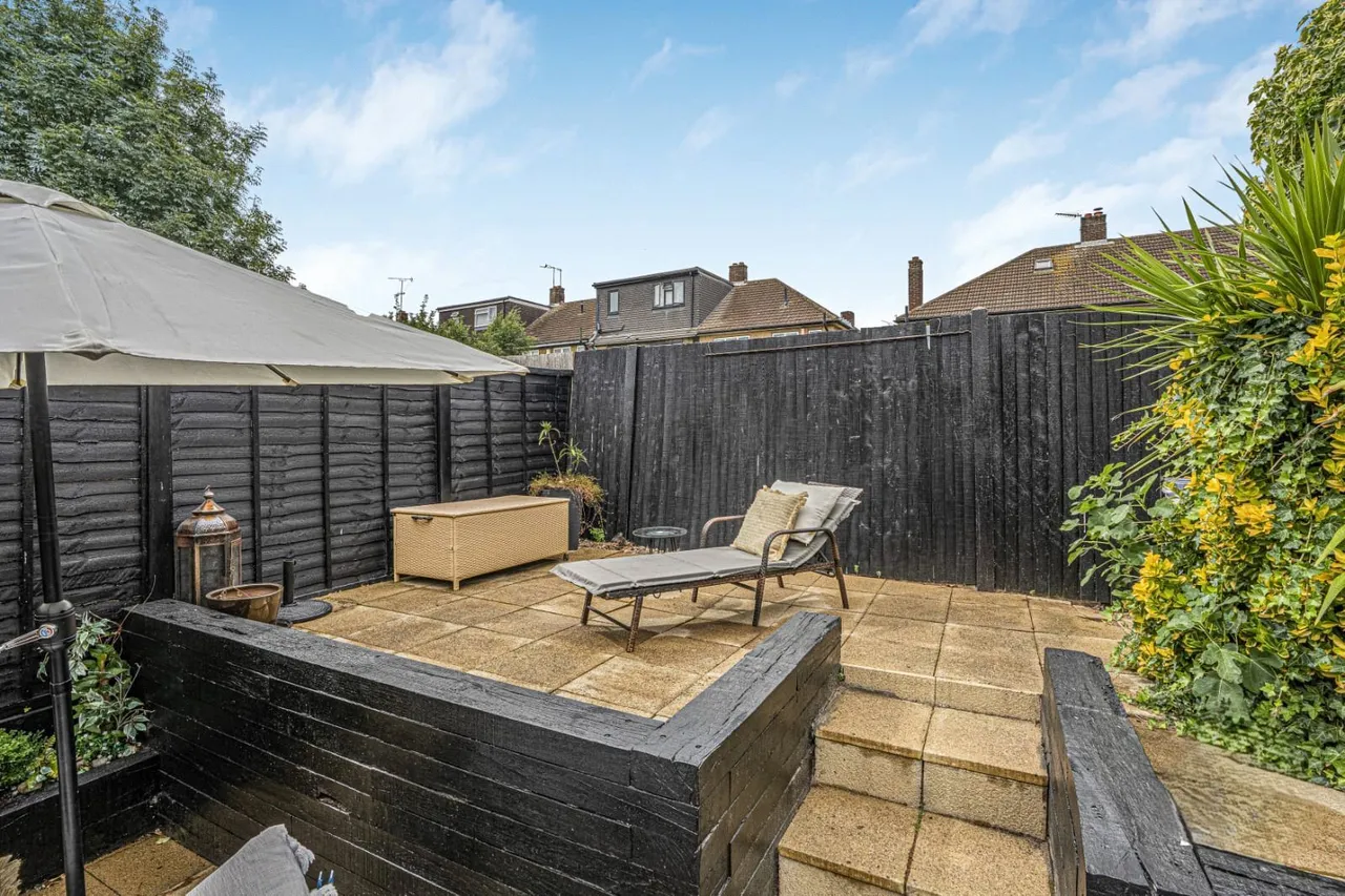Bernards Close, ILFORD, Essex, IG6, photo 19