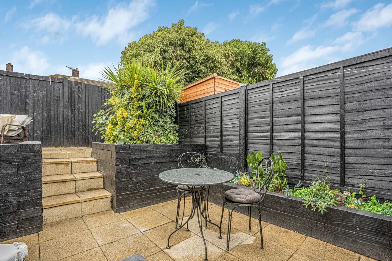 Bernards Close, ILFORD, Essex, IG6, photo 16