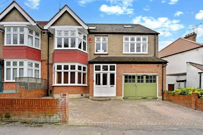 5 bed property for sale — Oak Hill, Woodford Green, IG8