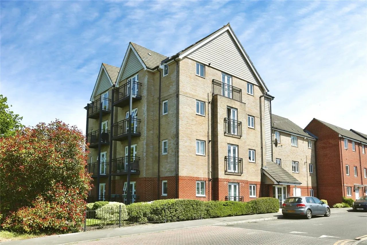 2 bed flat for sale, White's Way, Hedge End, SO30