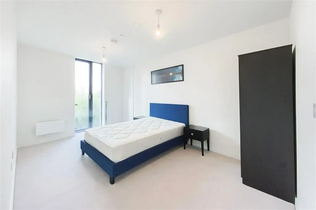 Commercial Road, London, E14, photo 2