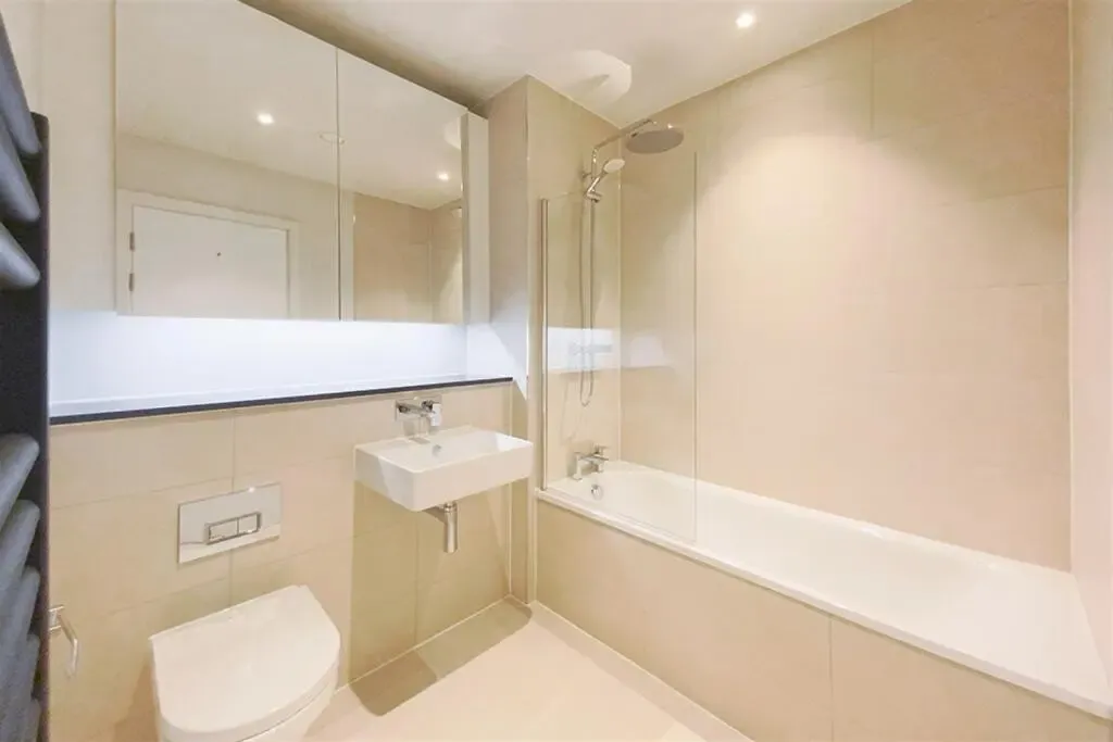 Commercial Road, London, E14, photo 6