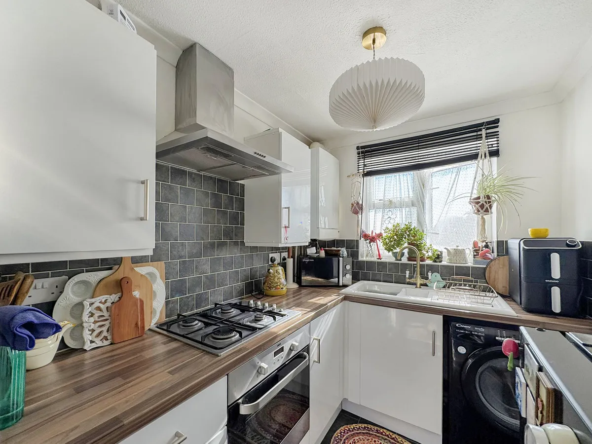 Wallace Avenue, Worthing, BN11, photo 3