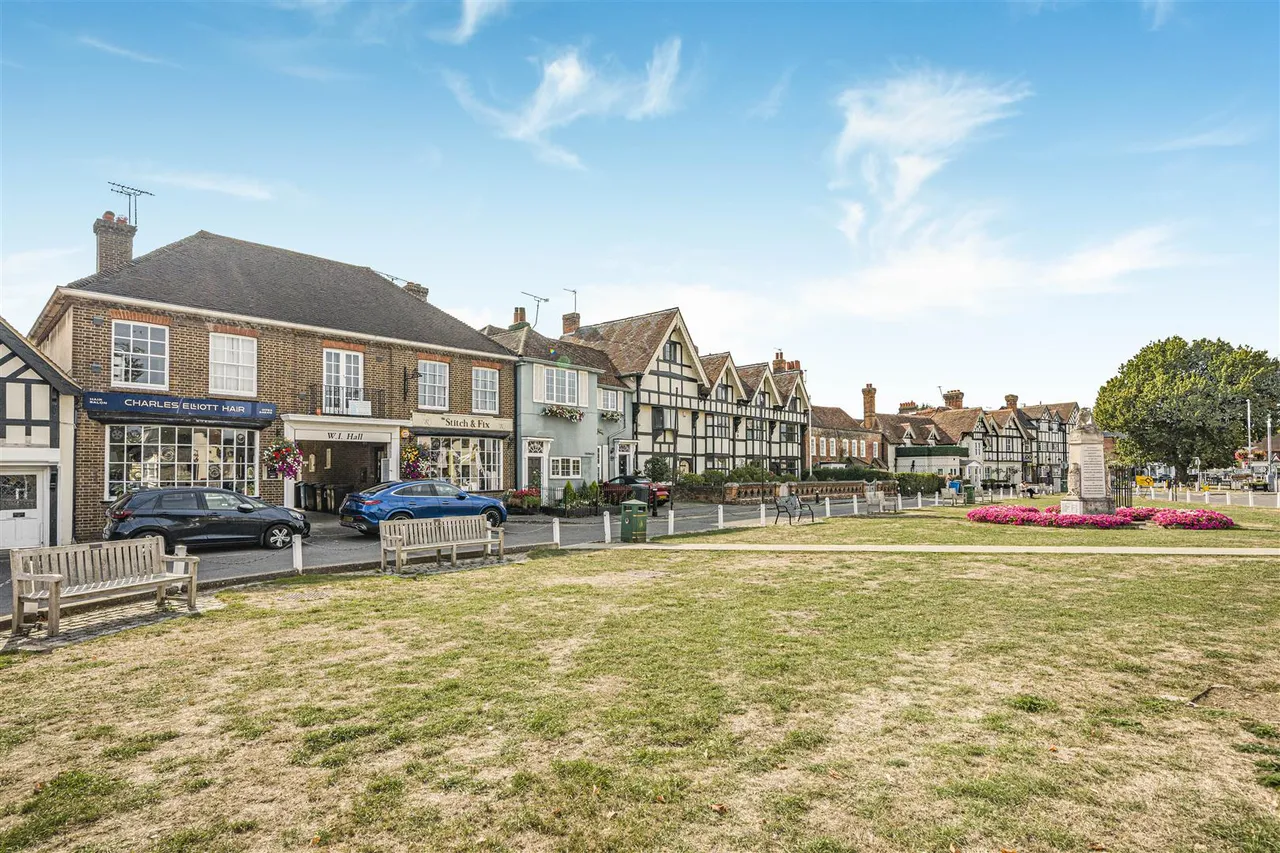The Green, Datchet, SL3, photo 10