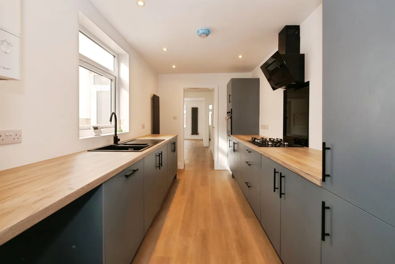 Cheltenham Terrace, Bridgend, CF31, photo 11