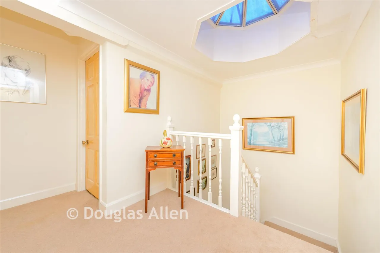 Woodbury Hill, Loughton, IG10, photo 8