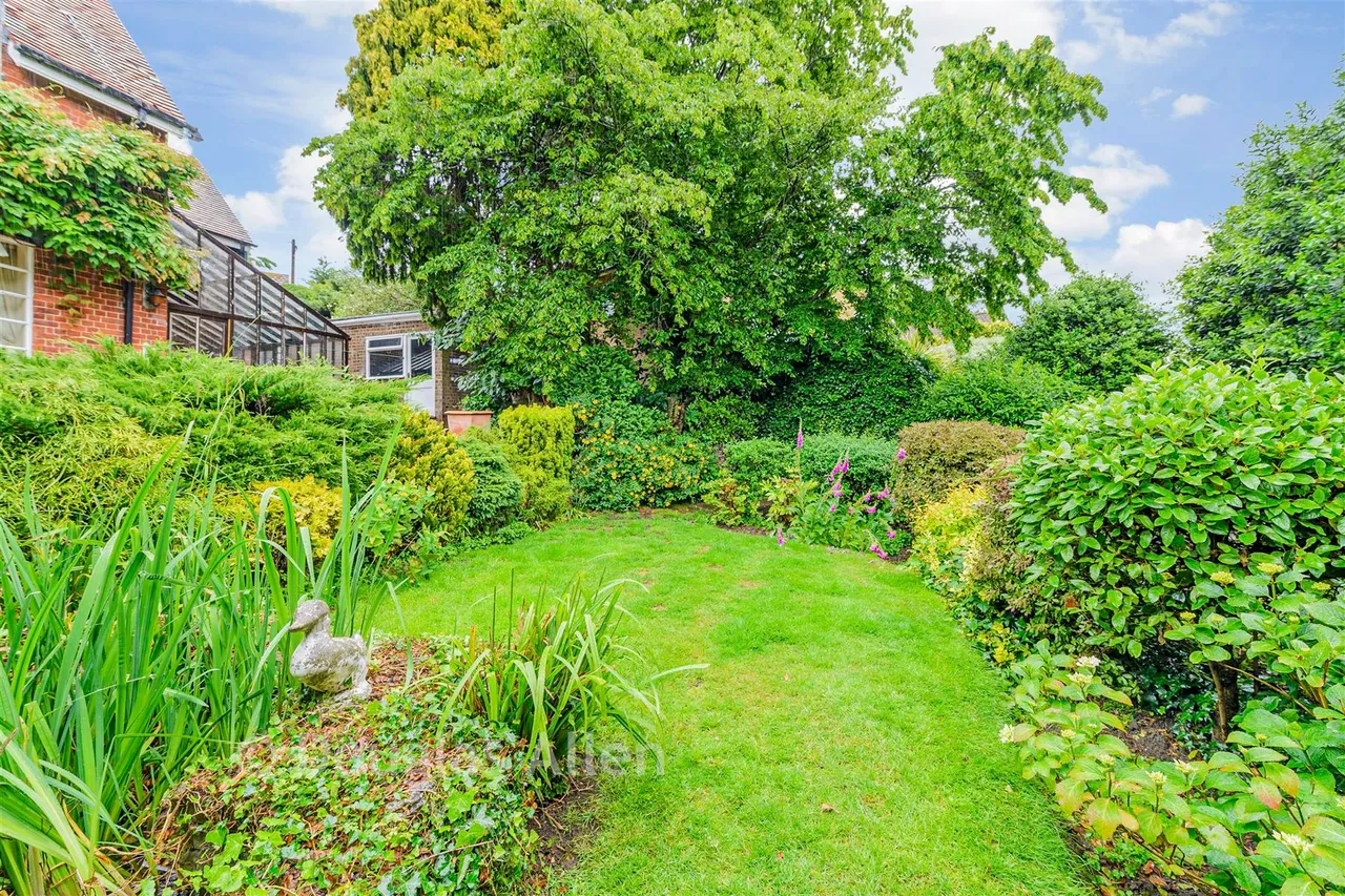 Woodbury Hill, Loughton, IG10, photo 11
