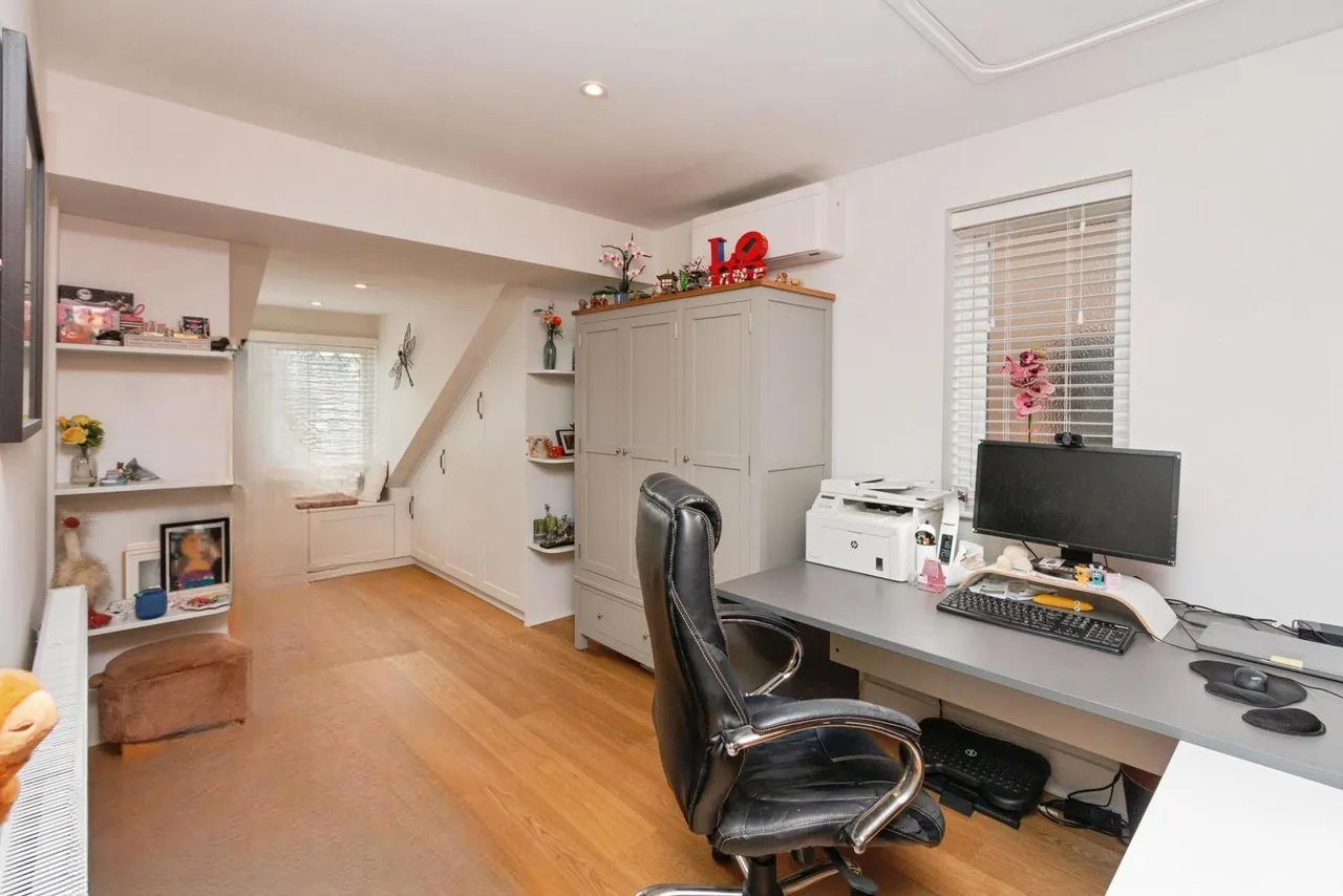 Windmill Field, Windlesham, GU20, photo 12