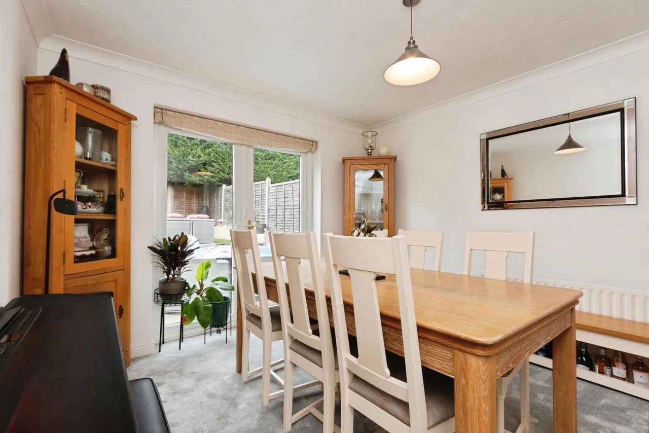 Windmill Field, Windlesham, GU20, photo 3