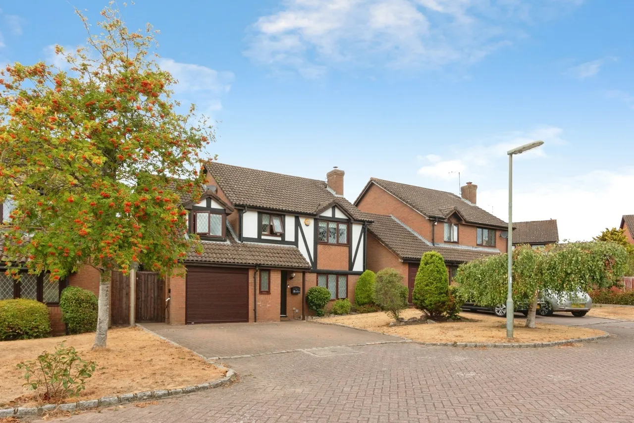 4 bed house for sale, Windmill Field, Windlesham, GU20