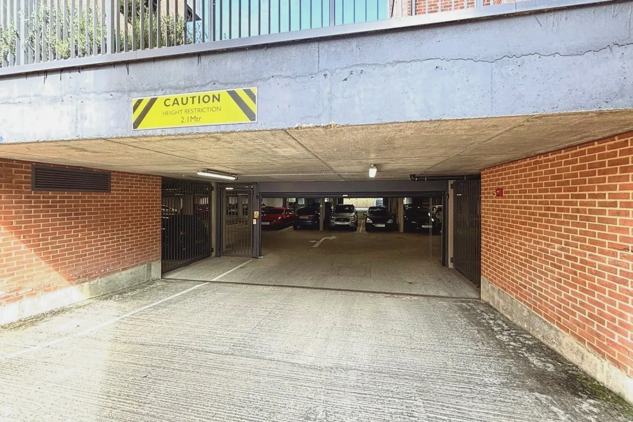 Station Road, Hook, Hampshire, RG27 9QW, photo 6