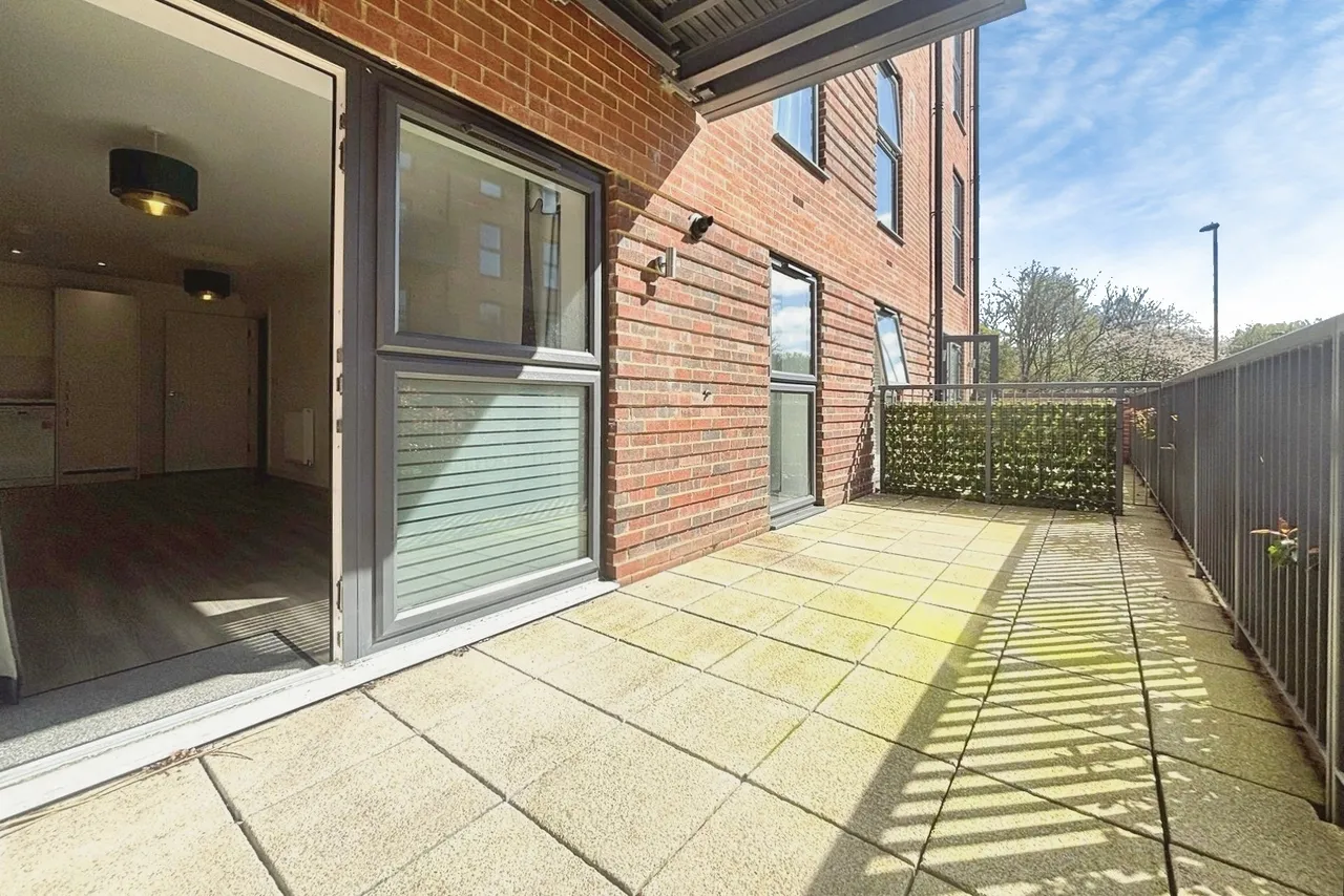 Station Road, Hook, Hampshire, RG27 9QW, photo 3